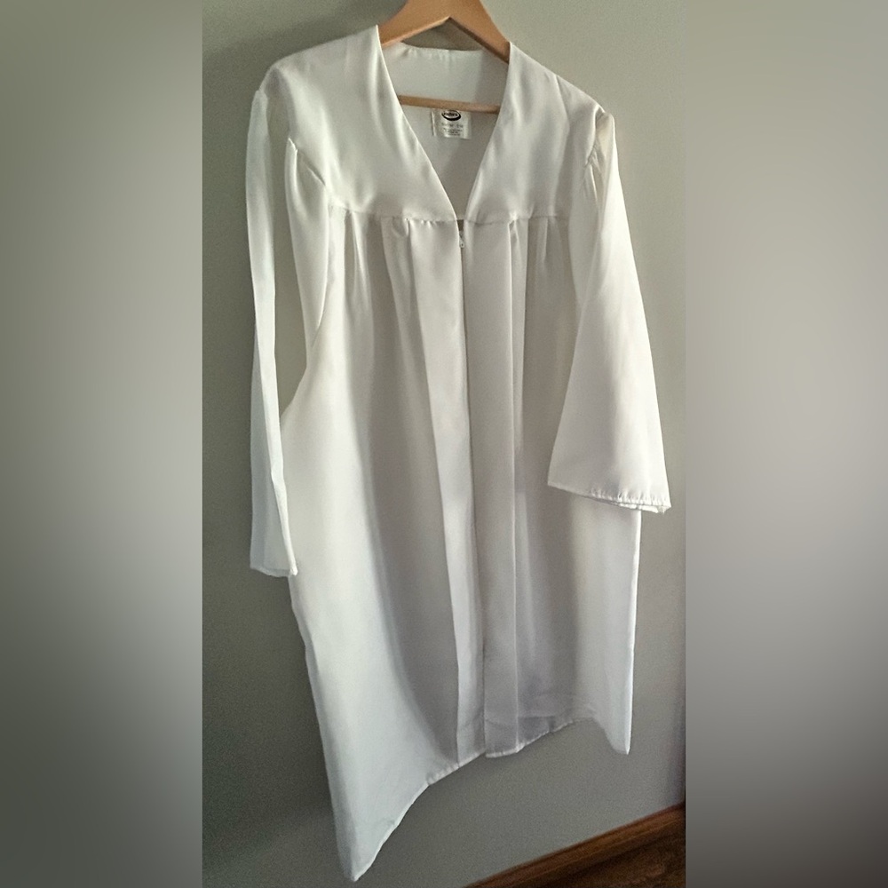 Josten’s Graduation Gown